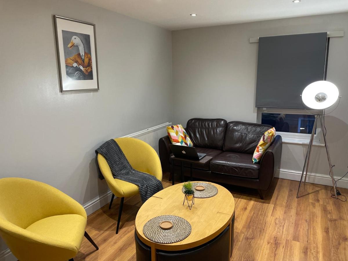2 Bedroom Apartment Chiswick Park Tube Station Londra Esterno foto