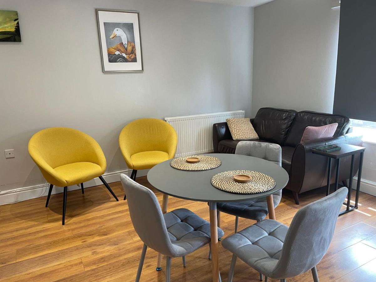 2 Bedroom Apartment Chiswick Park Tube Station Londra Esterno foto