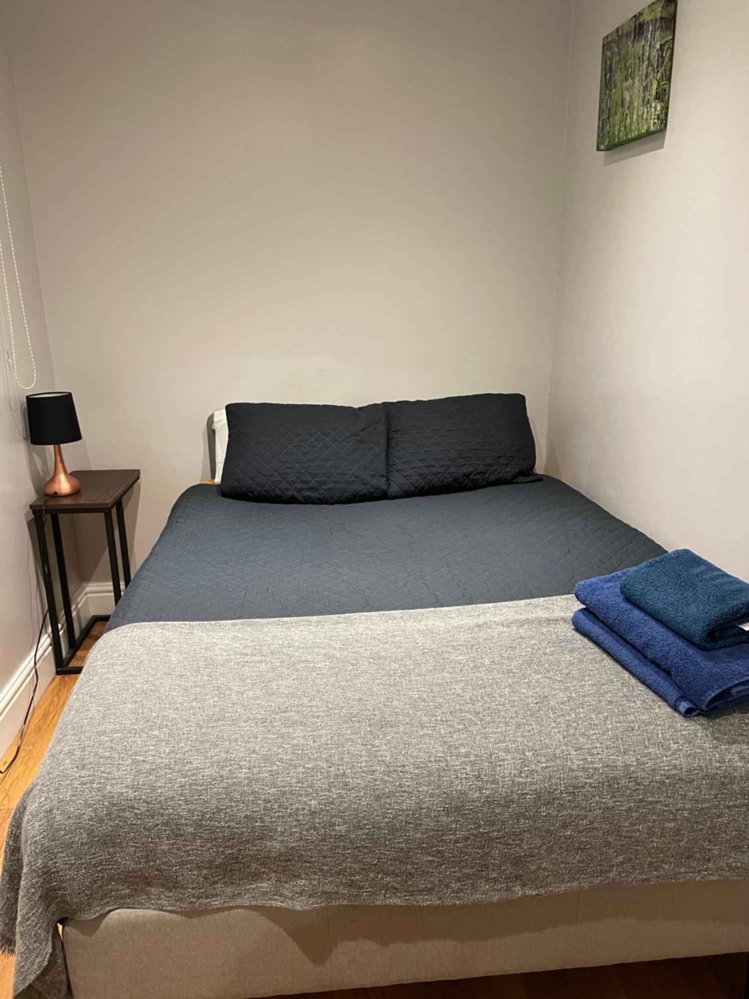 2 Bedroom Apartment Chiswick Park Tube Station Londra Esterno foto